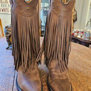 Women's cowgirl boots with 12" fringe.